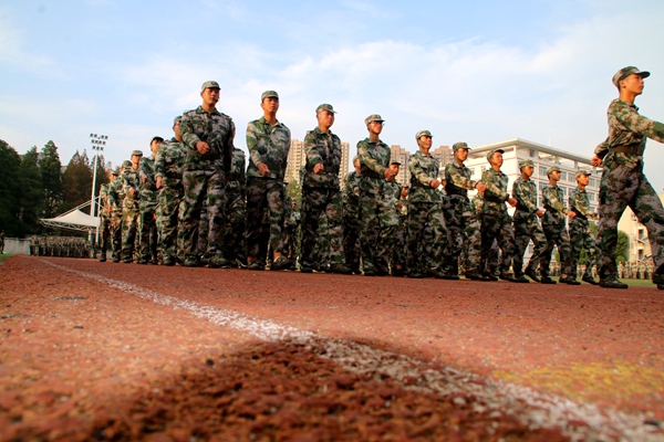 强健体魄、磨砺意志，军训新生展现良好风采