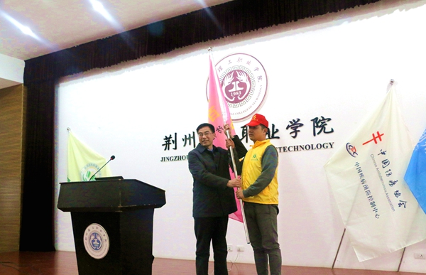 荆州市“结防知识进校园，百校巡讲健康行”系列活动走进我校——开展终结结核行动，共