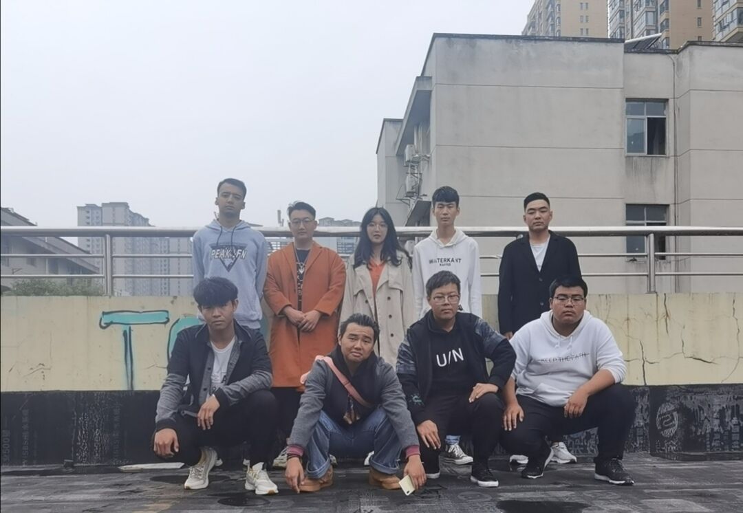 1  级电子竞技一班班委.jpg