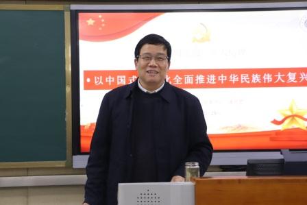 潘贤君为初等教育学院师生讲授专题思政课1 - 新闻用.jpg