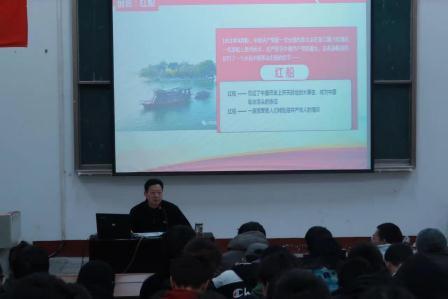 李先武为艺体学院和学前教育学院学生讲授思政课 - 新闻用.jpg