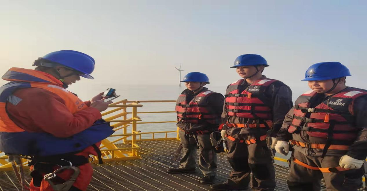 图片9风力发电校外实训现场.png