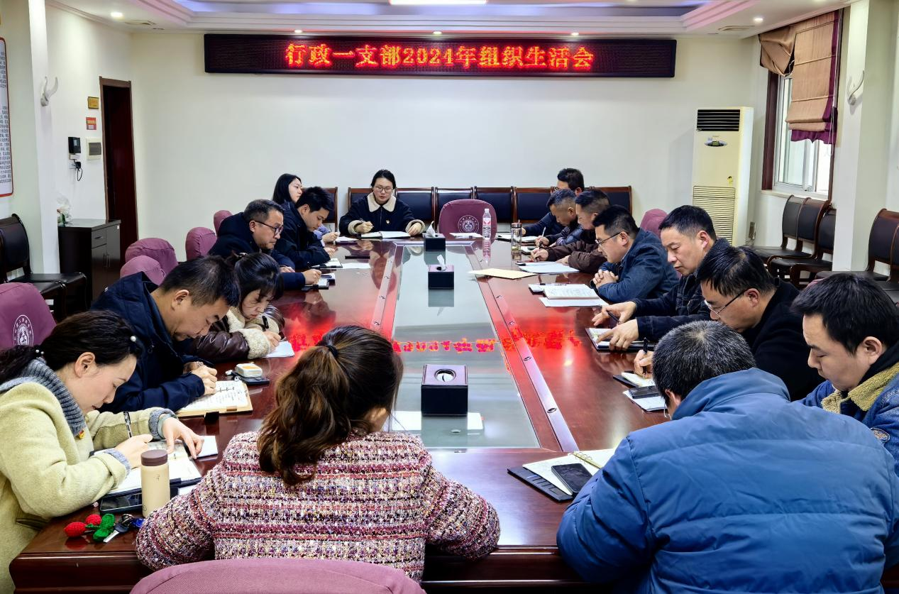 提升标杆   建强堡垒