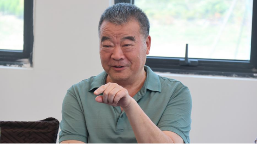 自己先是一束光，方能照亮学生 ——专访荆州理工职业学院银龄思政课教师郭于斌